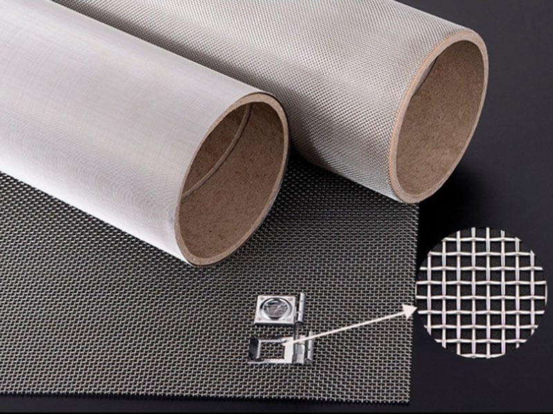 Stainless steel woven wire mesh rolls with square aperture detail
