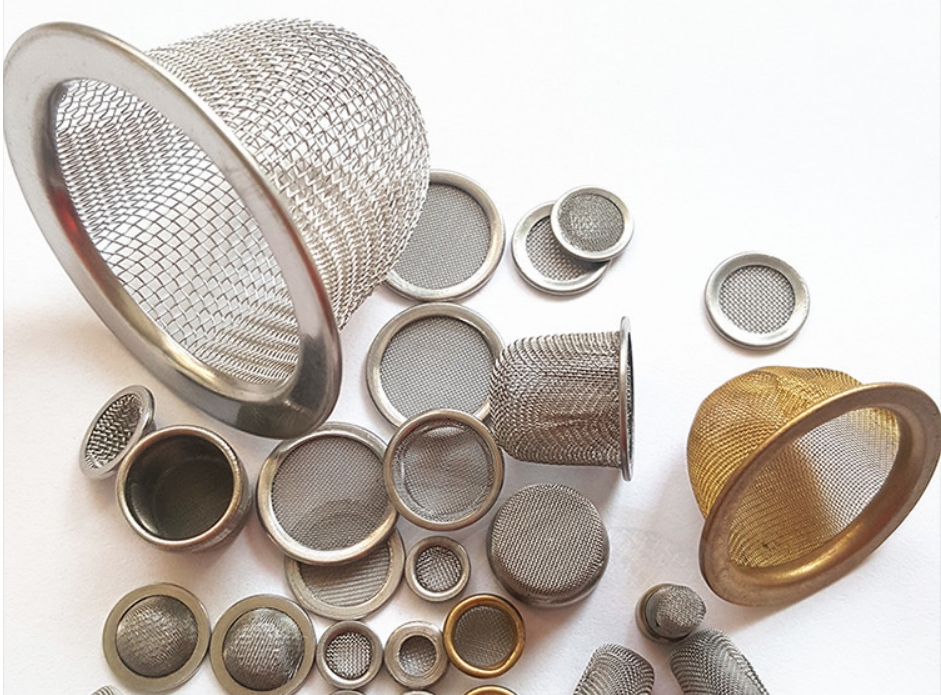 Custom edged filter discs and formed wire mesh screens
