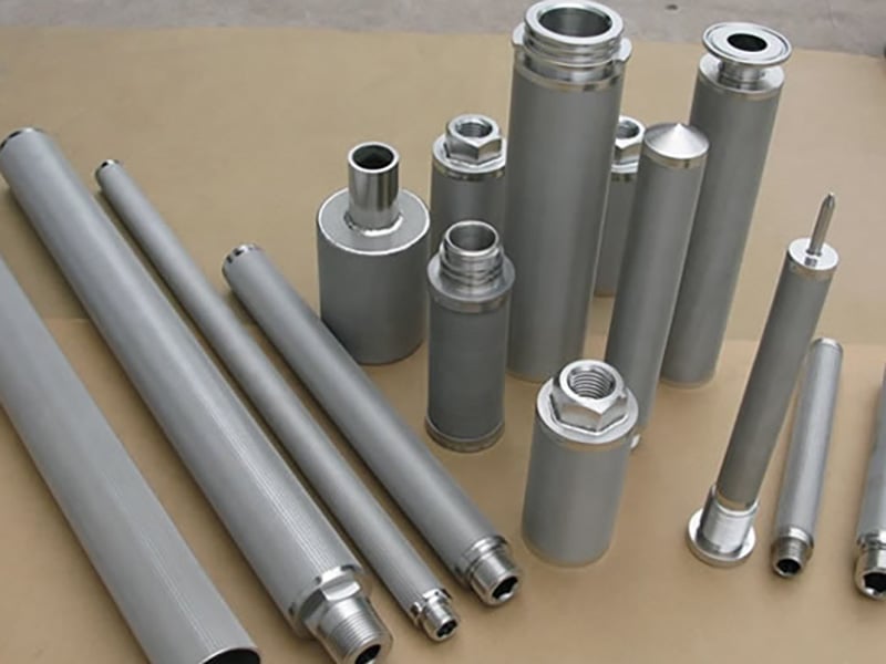 Custom cylindrical sintered wire mesh filter elements with threaded and clamp connections