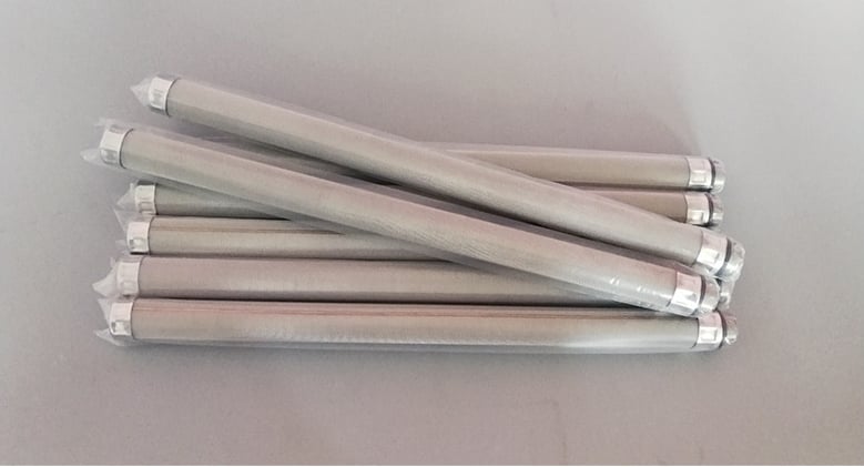 Straight cylindrical stainless steel wire mesh filter elements with defined active lengths
