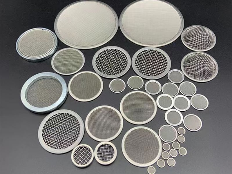 Round edged wire mesh screen discs with fine and coarse media