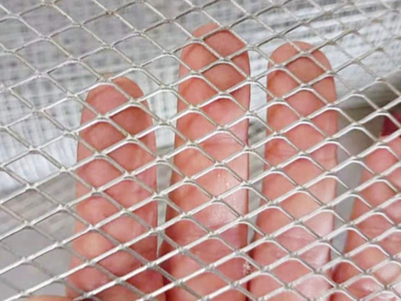 Expanded metal mesh strand and diamond pattern detail
