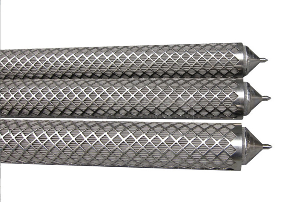 Cylindrical filter elements with expanded metal outer support and pointed ends