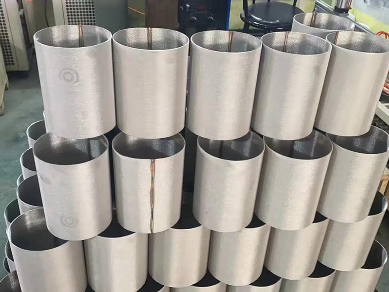 Fabricated open cylindrical sintered wire mesh filter bodies