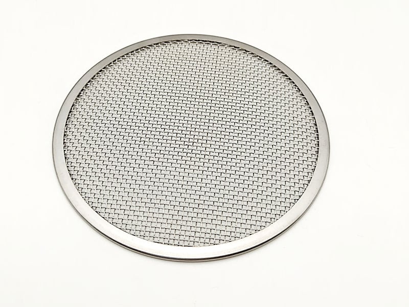 Fine woven wire mesh filter disc with a formed metal rim