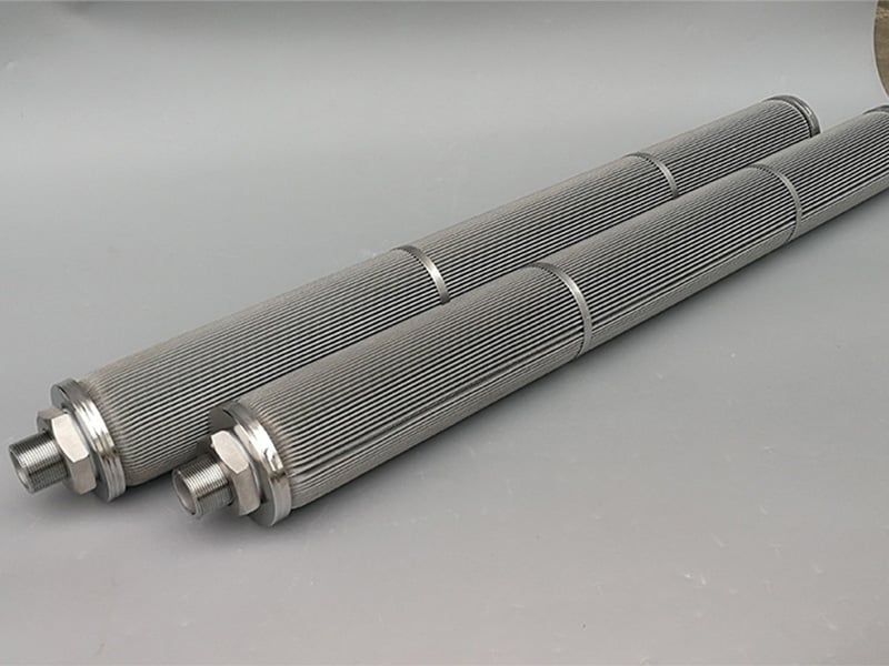 Long pleated stainless steel filter elements with threaded connections