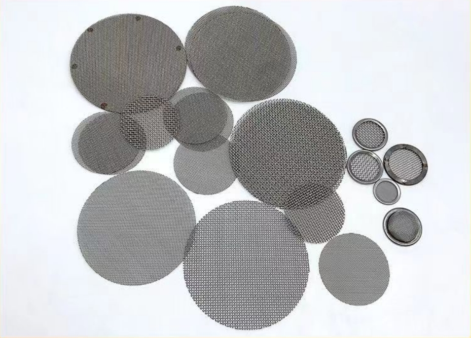 Round wire mesh filter discs in several diameters and layer configurations