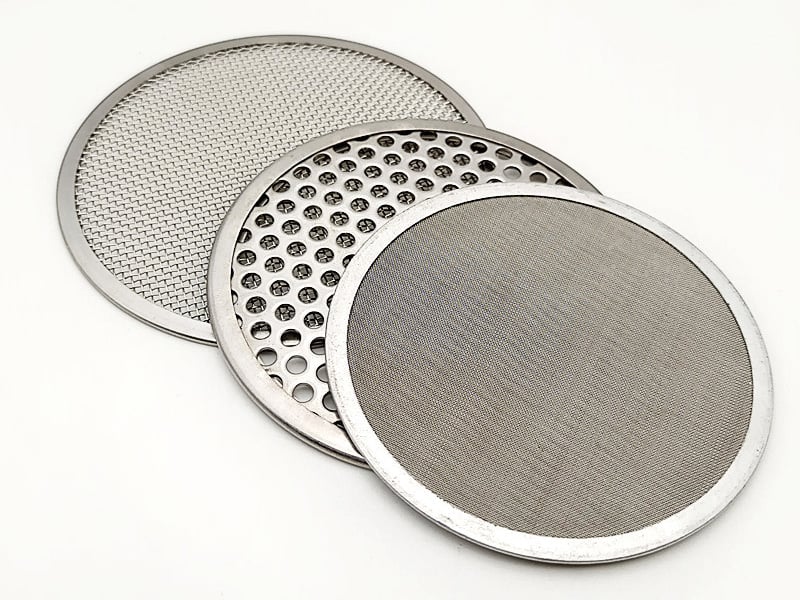Fine mesh, coarse support and perforated layers for edged filter discs
