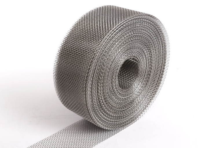 Narrow roll of stainless steel woven wire mesh