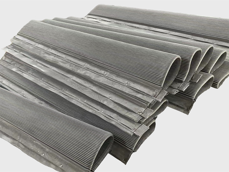 Formed pleated stainless steel wire mesh filter media