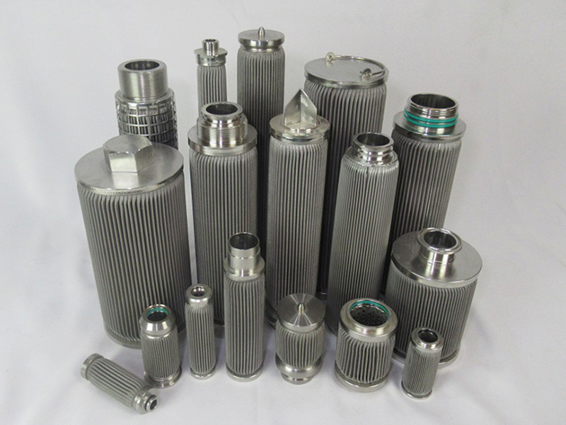 Pleated stainless steel filter cartridges with several end connection designs