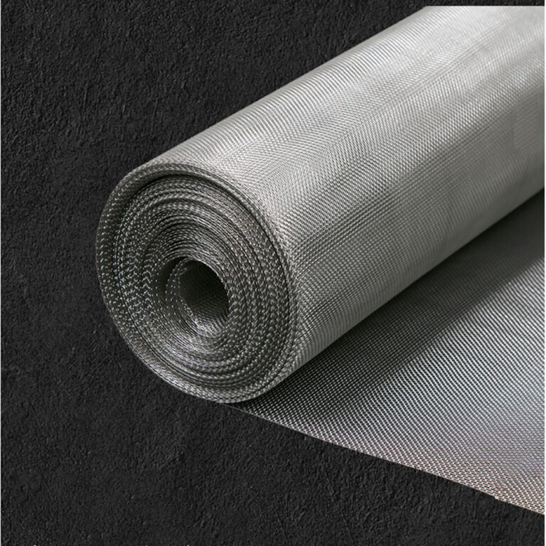 Fine stainless steel woven mesh roll for industrial filtration
