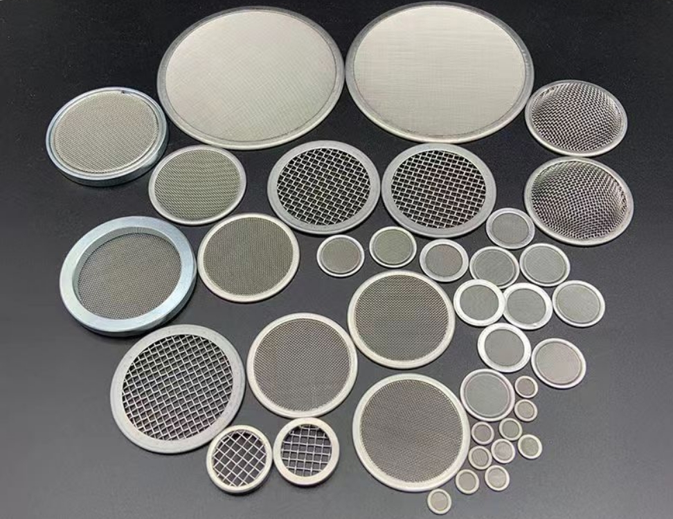 Rimmed stainless steel filter discs with coarse and fine mesh layers