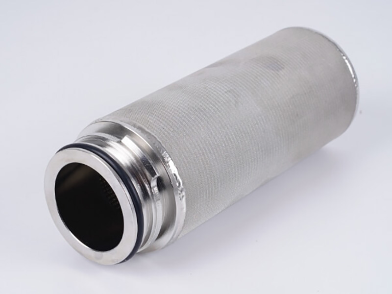 Single threaded cylindrical sintered wire mesh filter element