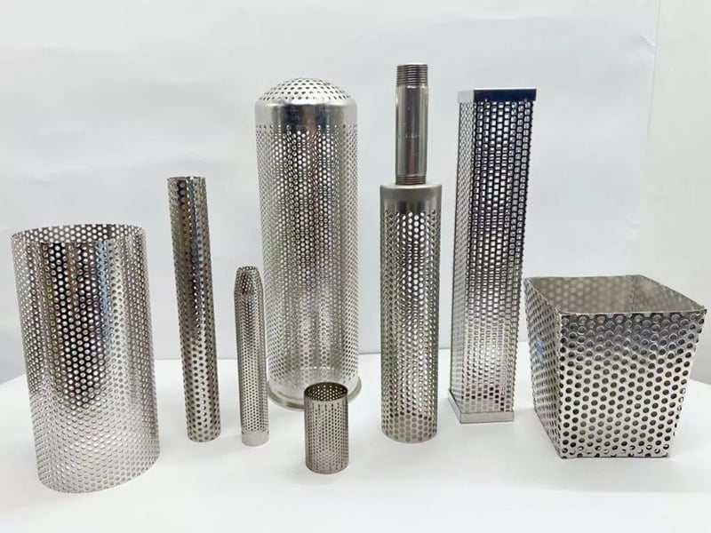 Stainless steel mesh cylinders with threaded, flanged and open-end configurations