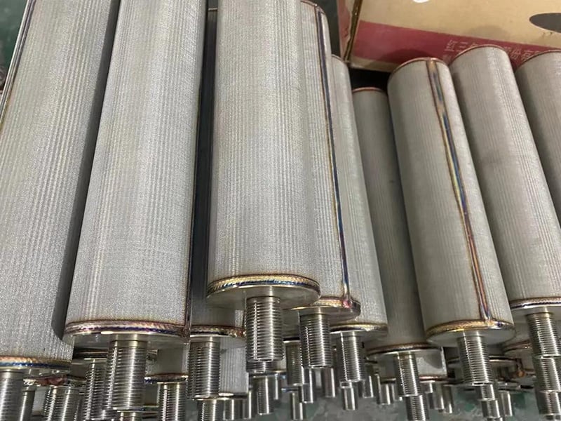 Stainless steel sintered mesh cartridges with different end connections