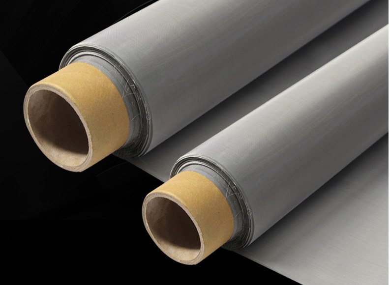 Fine stainless steel woven wire mesh supplied in rolls