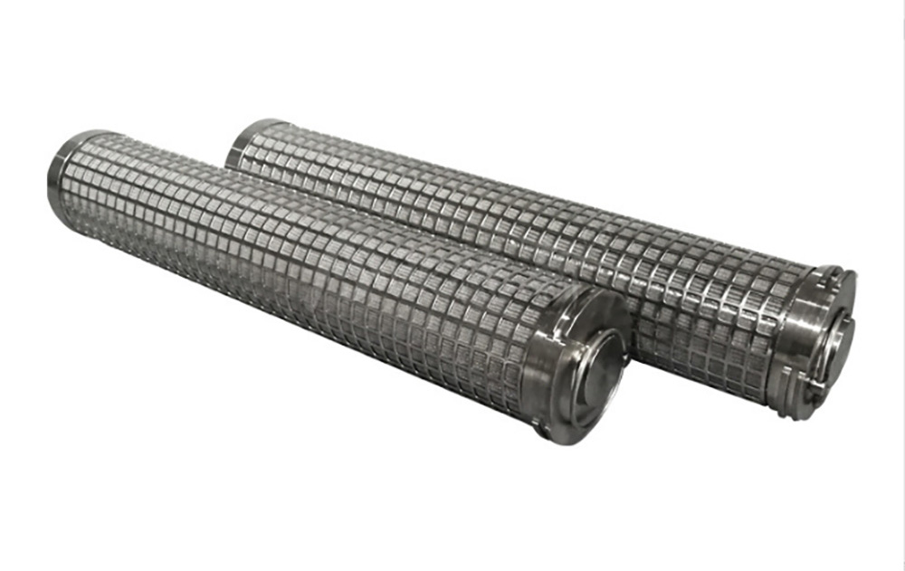Stainless steel filter tubes combining woven mesh and perforated support