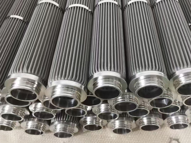Threaded pleated metal filter cartridges in multiple diameters