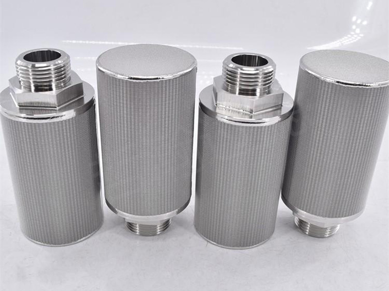 Threaded sintered wire mesh cylindrical filter elements