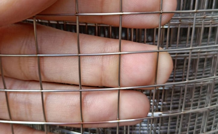 Welded mesh showing wire diameter and square aperture