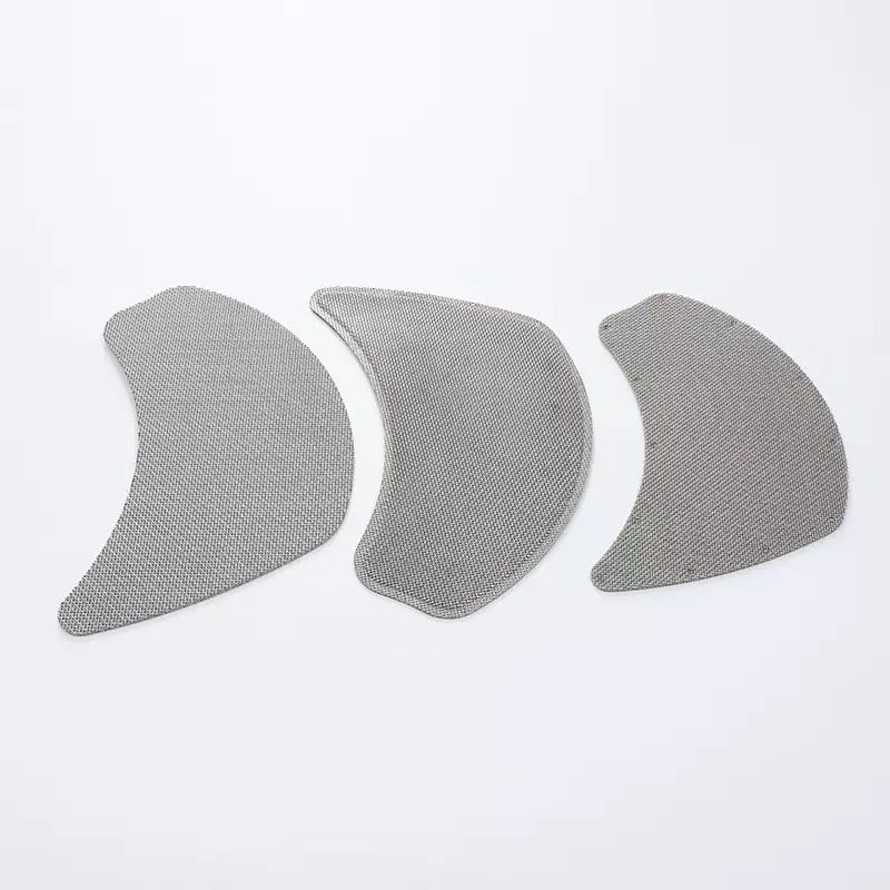 Curved kidney shaped mesh filter screens