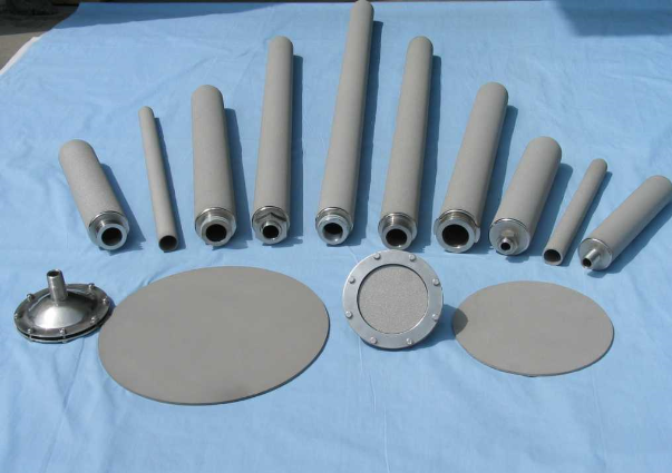 Sintered metal filter elements in cylindrical and disc configurations